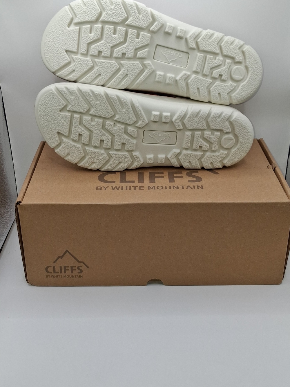 The White Mountain Bertina sandals in spice color, size 8, are a stylish slip-on - Picture 7 of 10